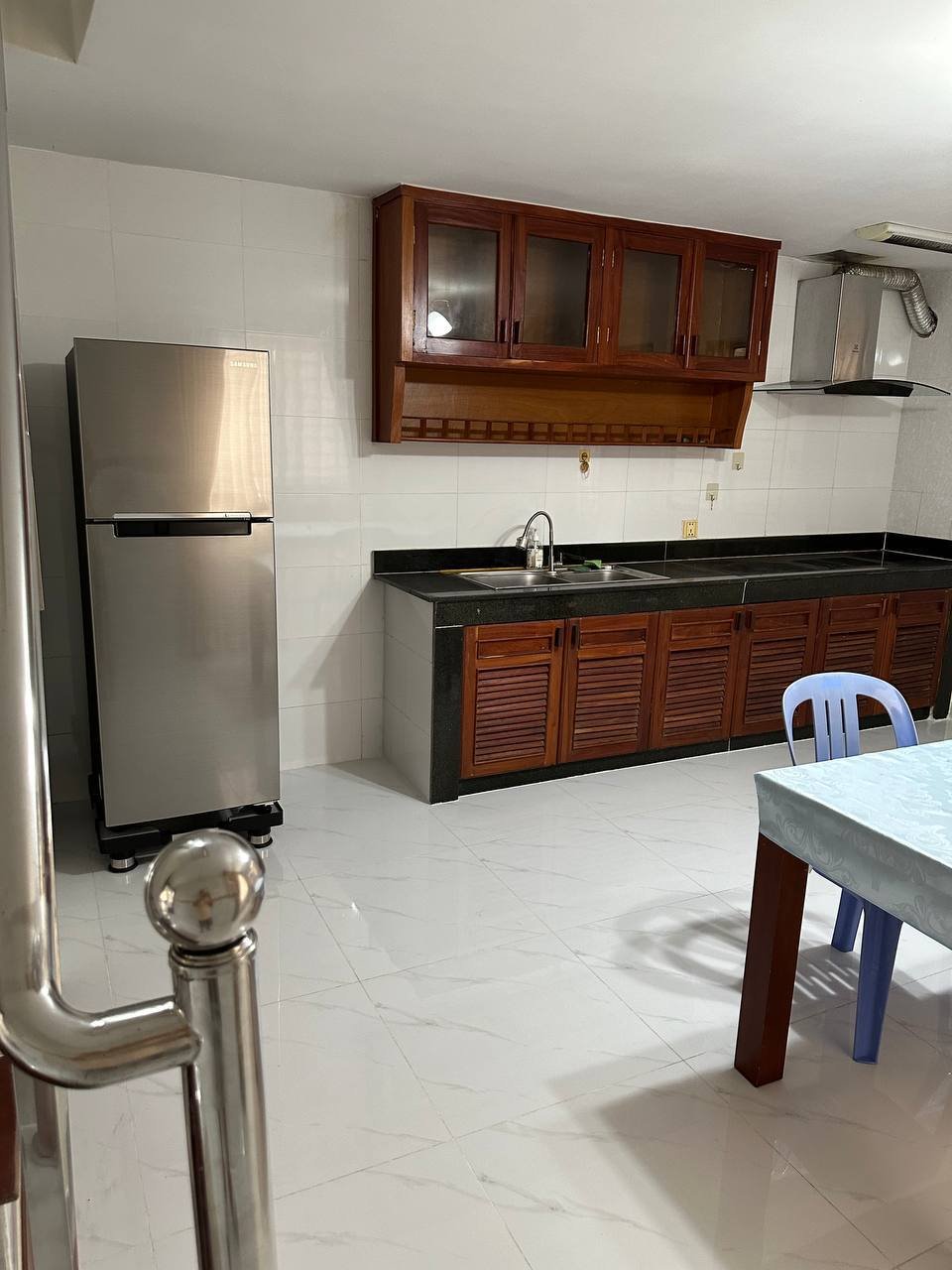 森速区新世界小区4房5卫排屋招租 月租$700