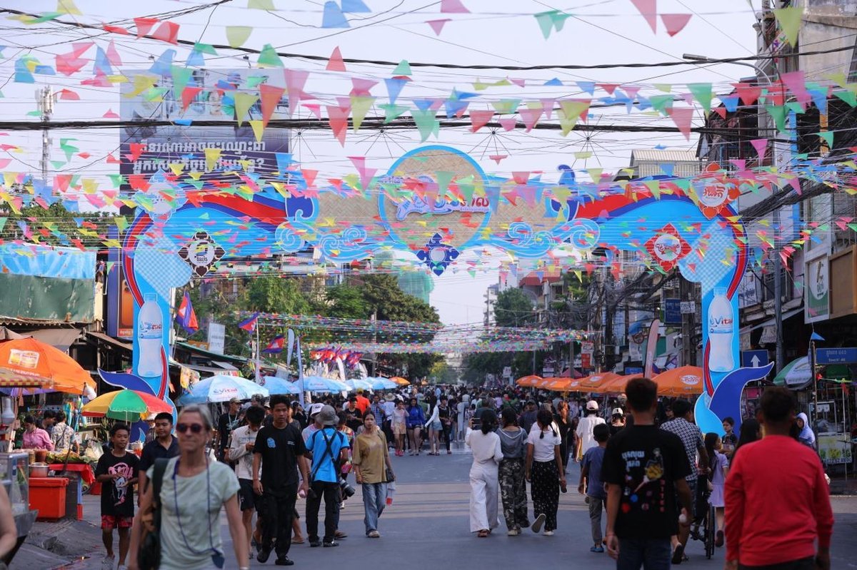 金边乌亚西市场周边节日准备情况报道