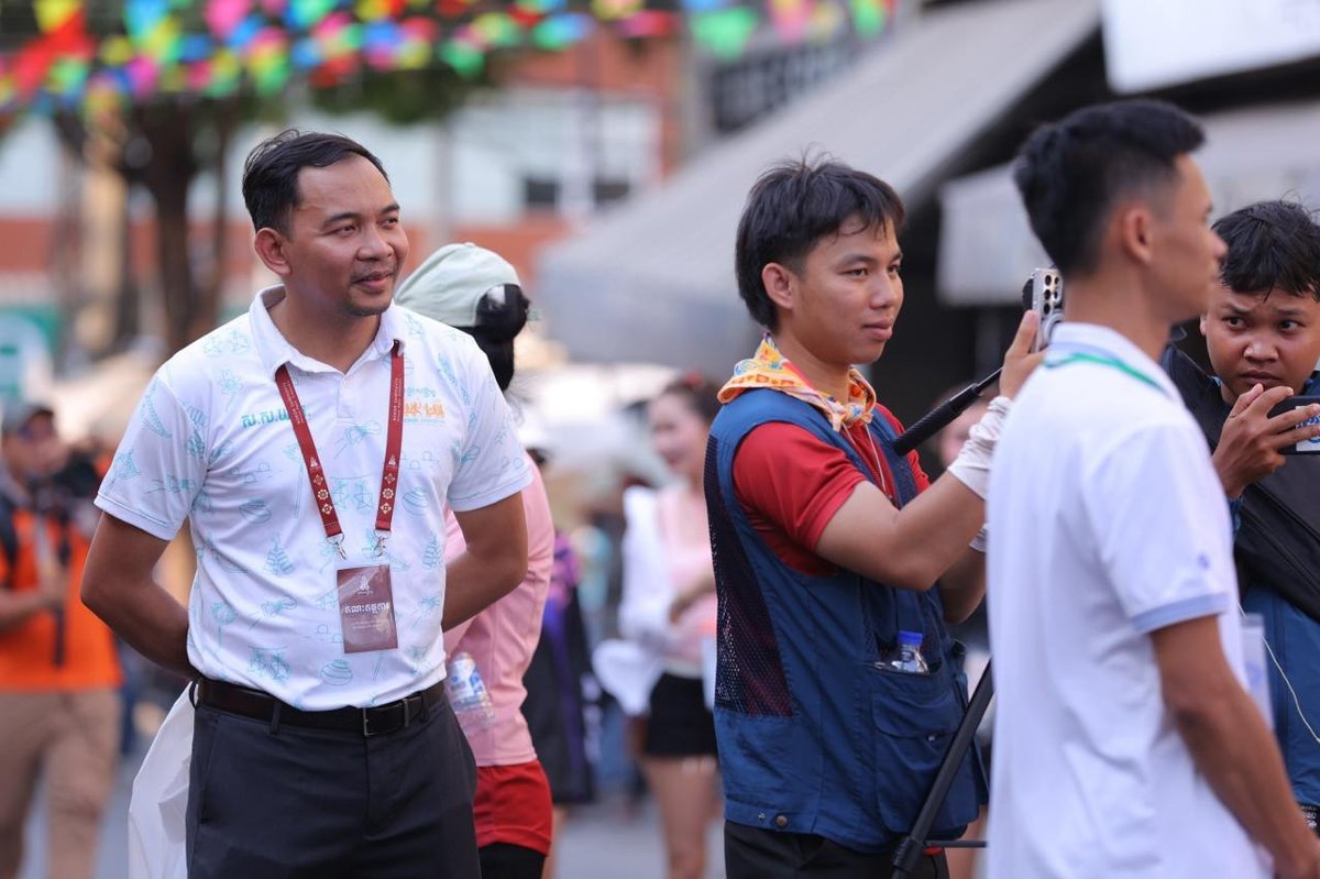 金边乌亚西市场周边节日准备情况报道