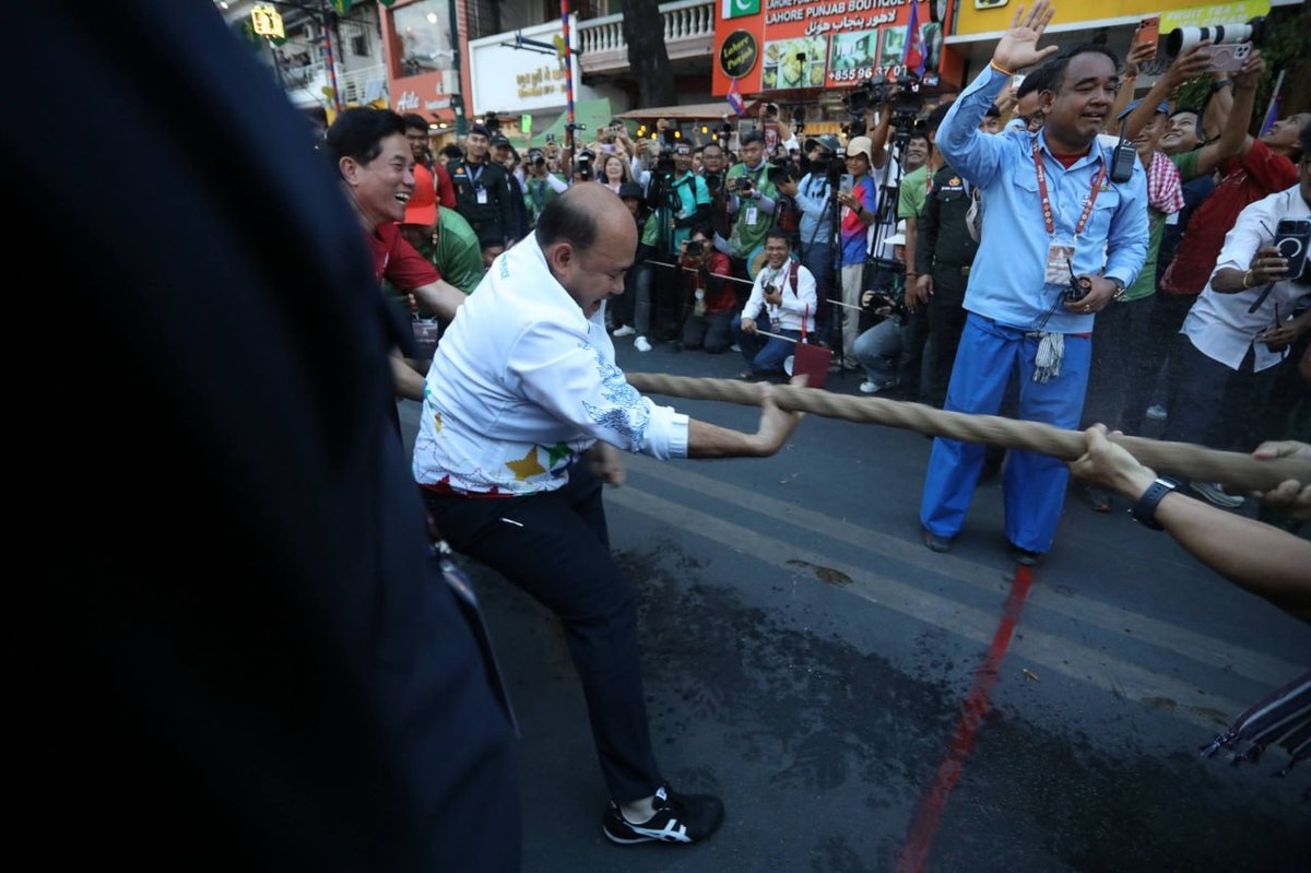 洪玛尼出席柬埔寨新年友谊拔河比赛