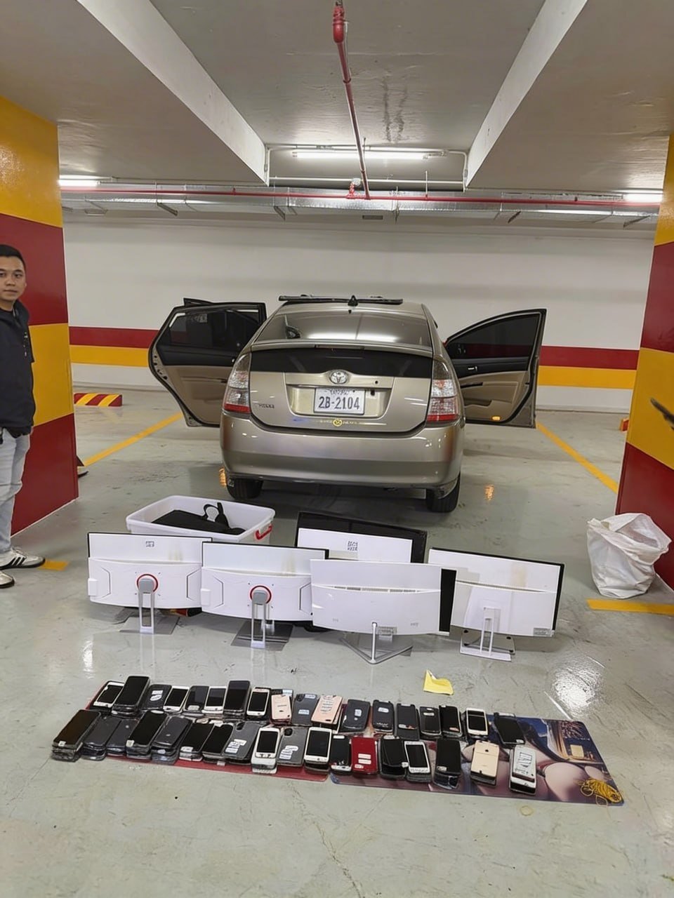 金边警方在隆边区温德姆酒店开展打击网络诈骗行动