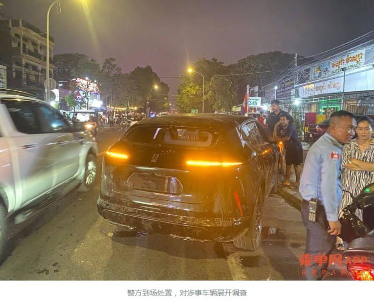 金边交通事故引发误解,民众追车砸车致车辆受损