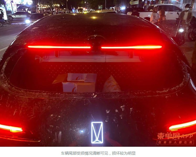 金边交通事故引发误解,民众追车砸车致车辆受损