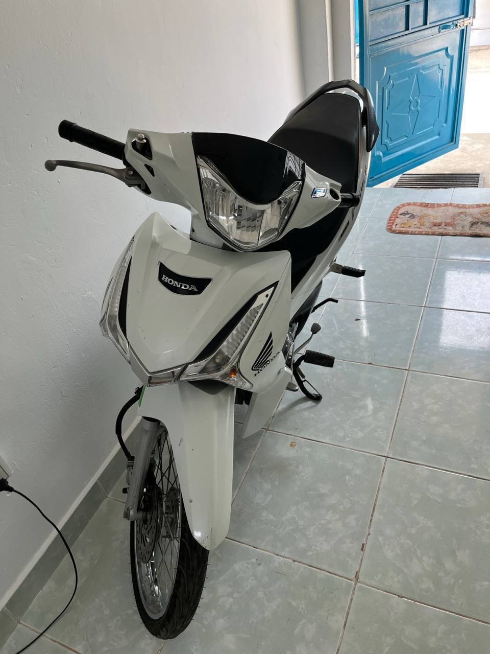 个人出售五羊本田125摩托车 9成新 越南牌 售价$600
