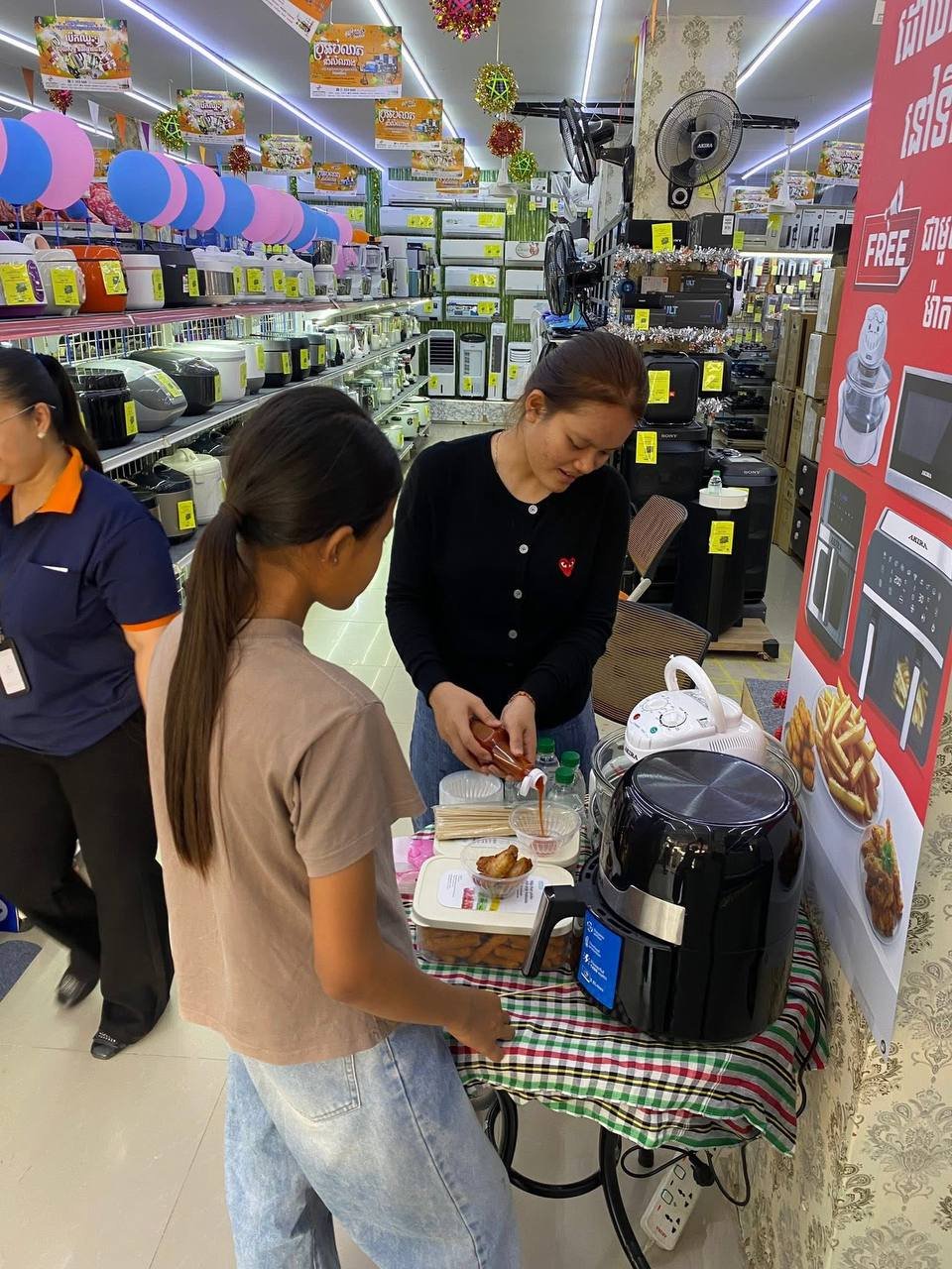 Sunsimexco 新年期间全店免费小吃招待