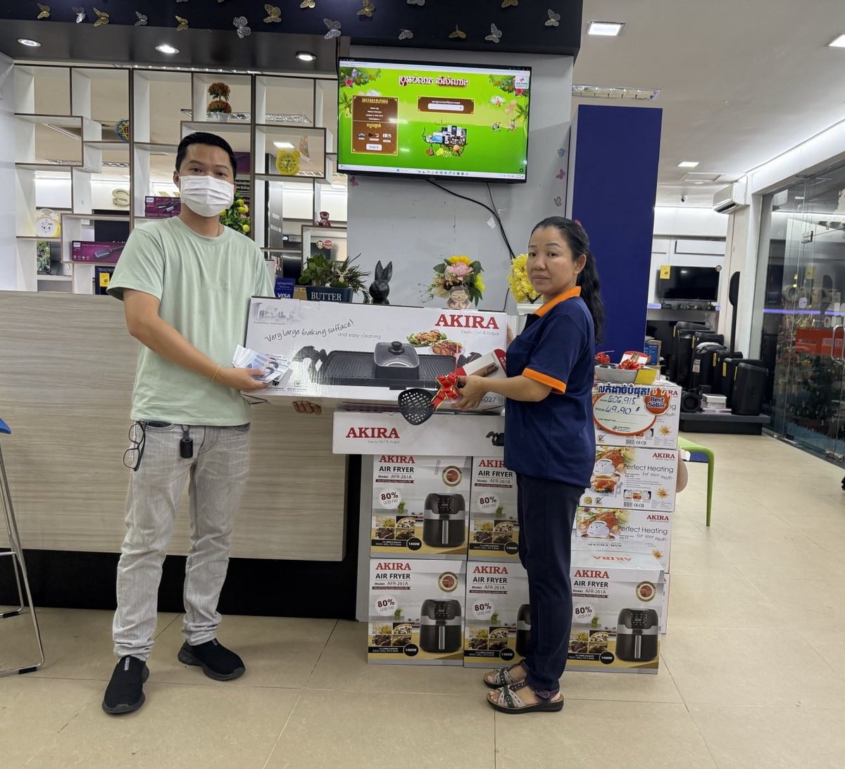 指定型号返现最高$1000,消费满$300可参与抽奖,奖品含现金及家电
