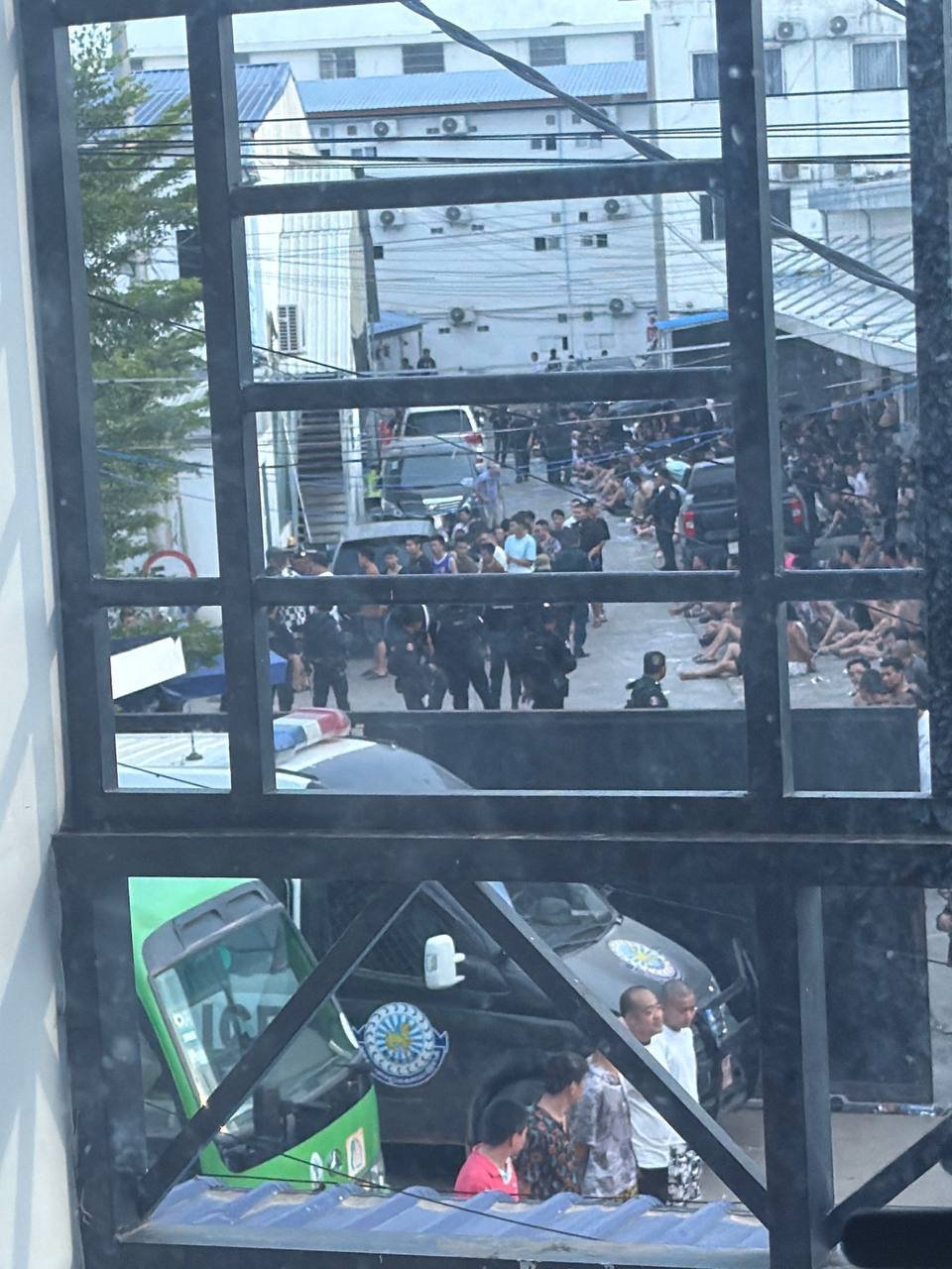 波贝市数百人被宪兵控制 正在安排车辆统一转运