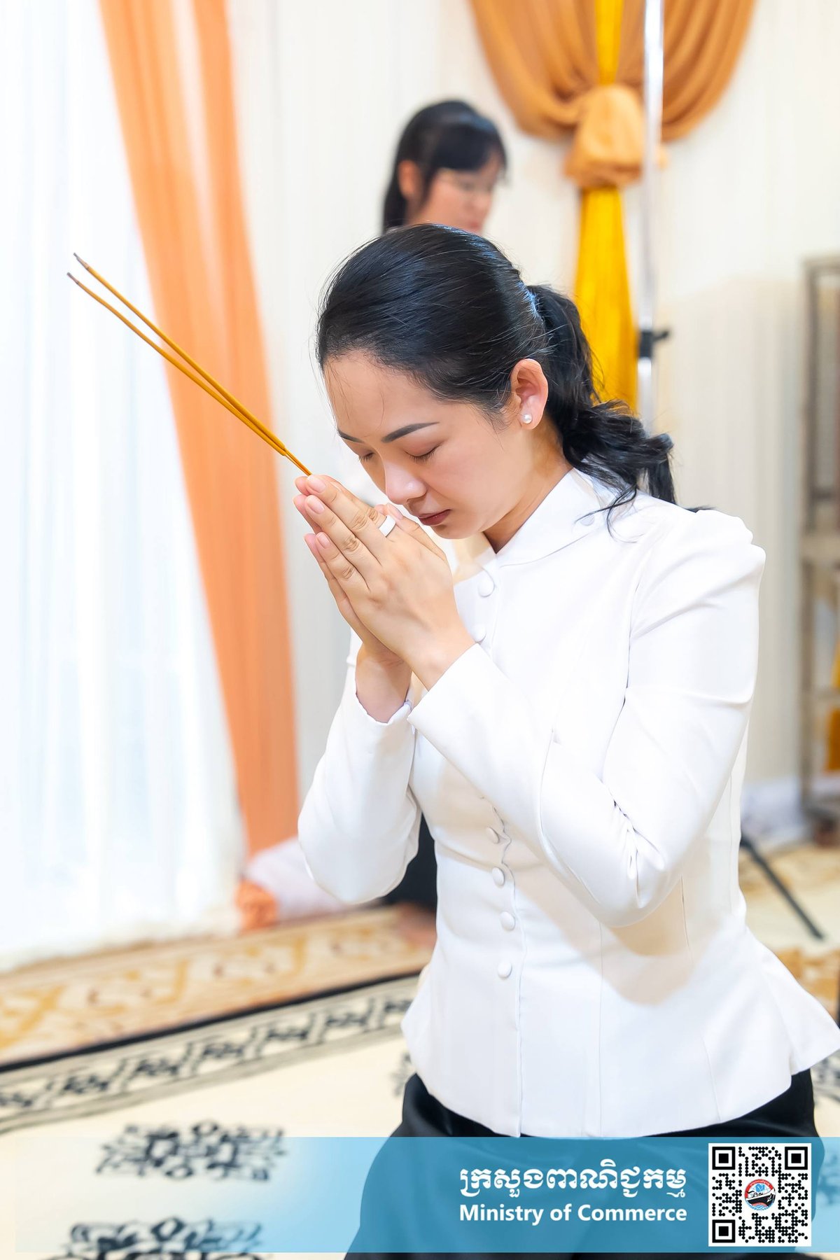 柬埔寨商业部长占尼莫出席商业部副总干事母亲的葬礼