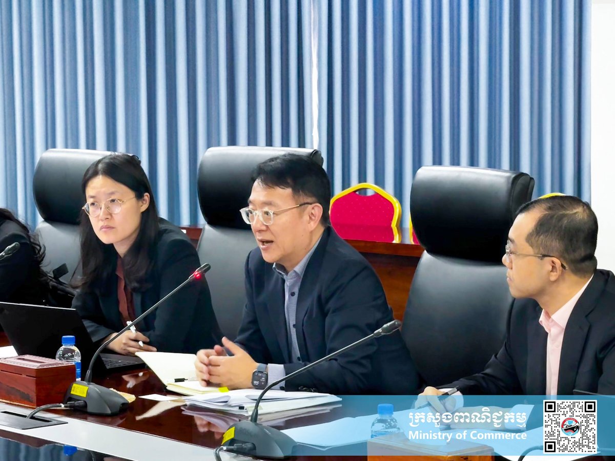 柬埔寨商业部与东盟+3宏观经济研究办公室举行会谈