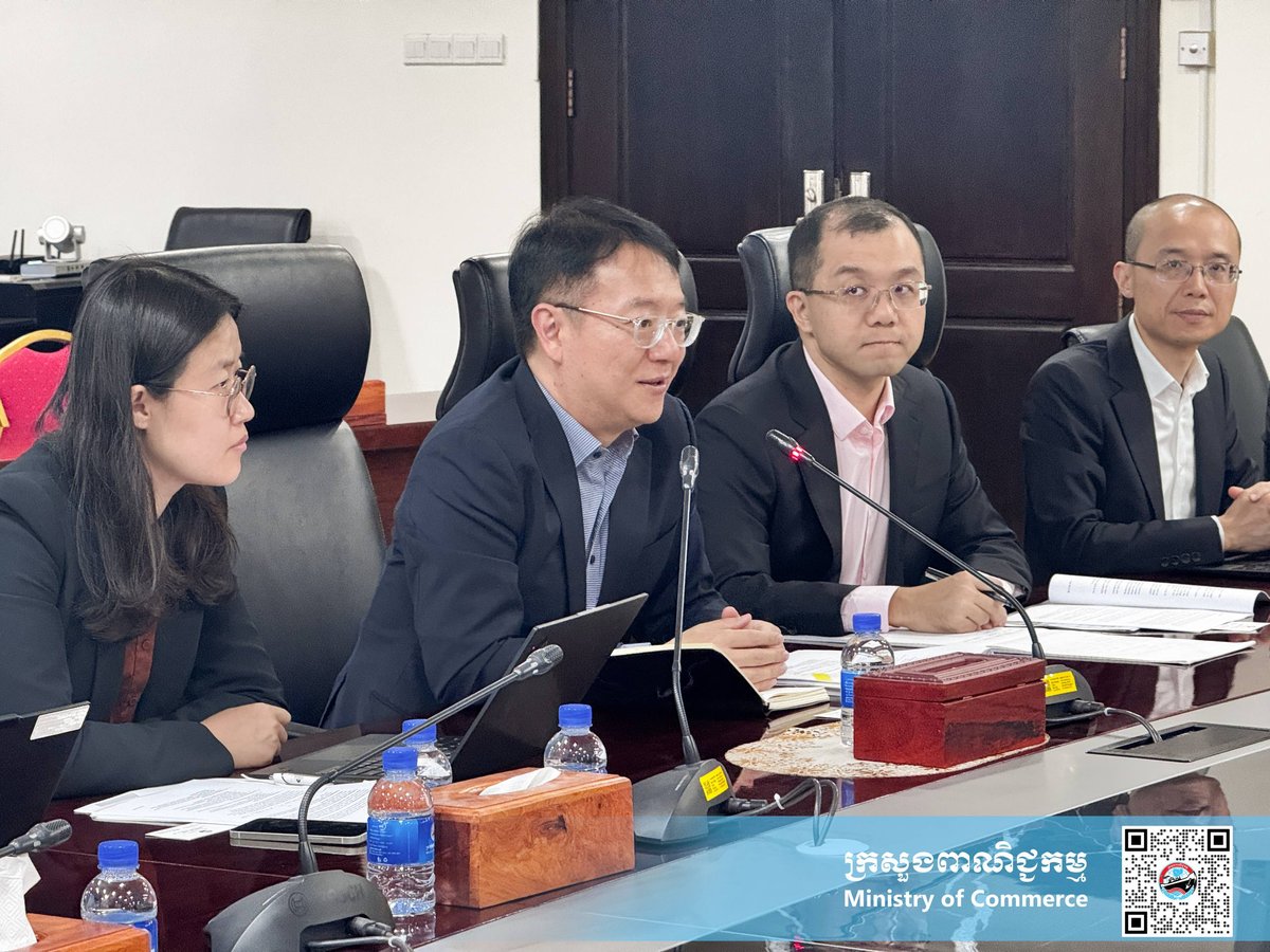 柬埔寨商业部与东盟+3宏观经济研究办公室举行会谈