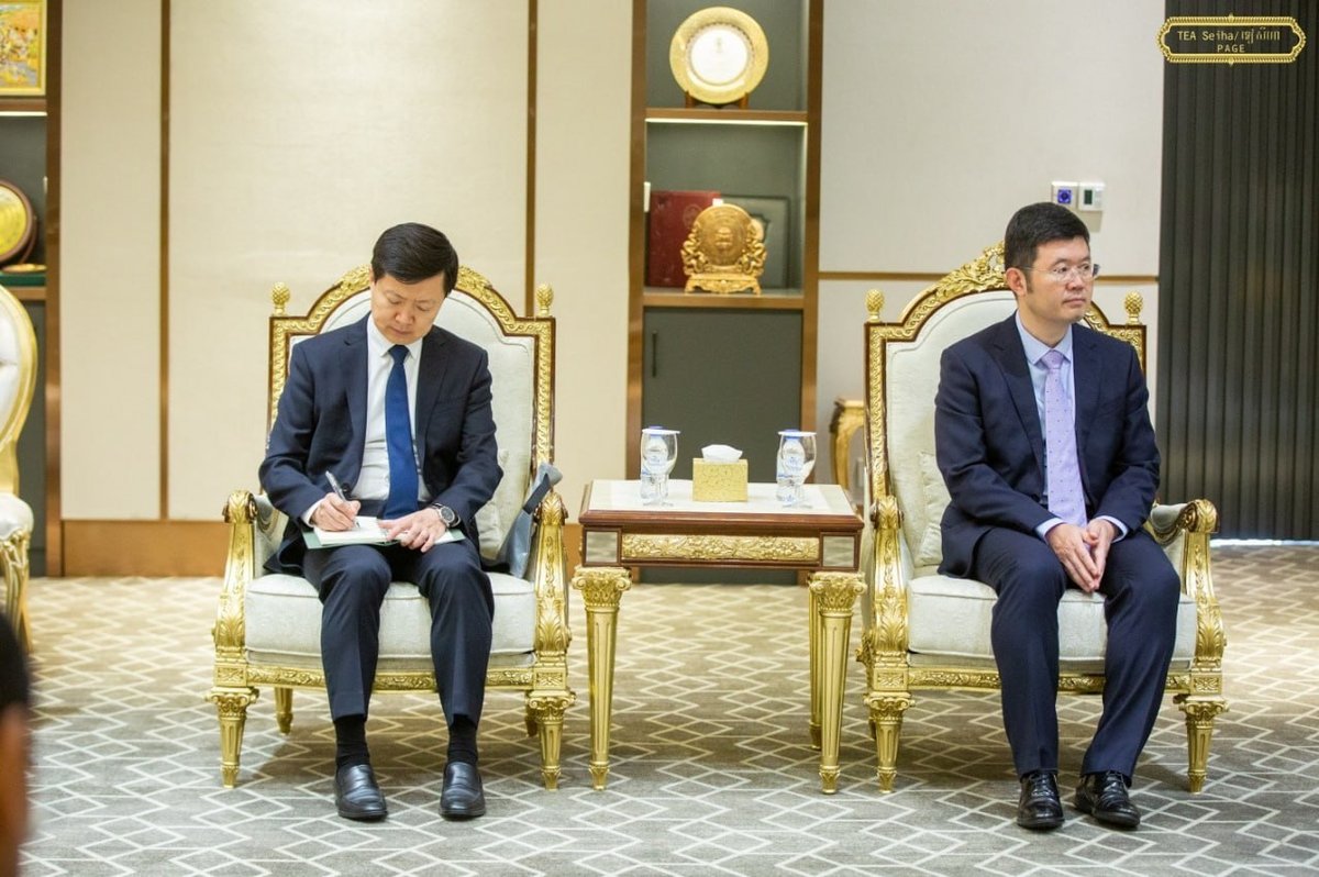 柬埔寨国防部长会见中国外交部东盟事务特使