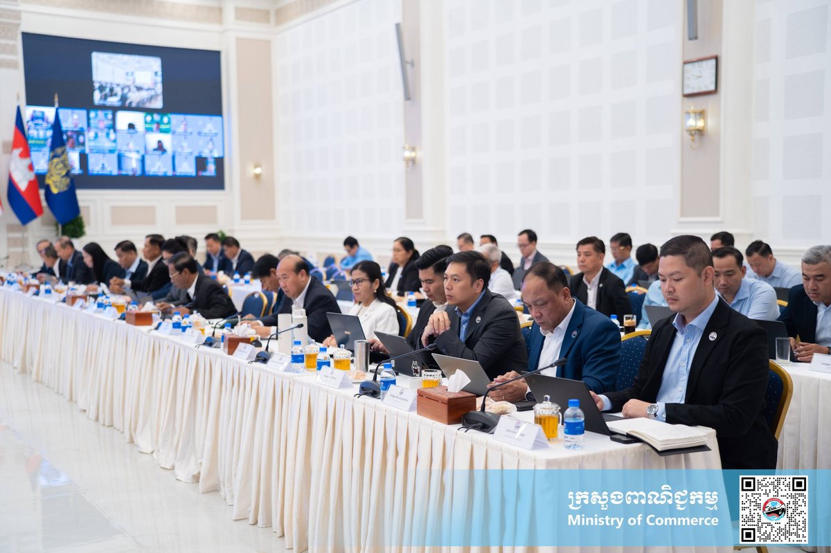 柬埔寨商务部召开每周例会,由常务国务秘书肯·西坦主持