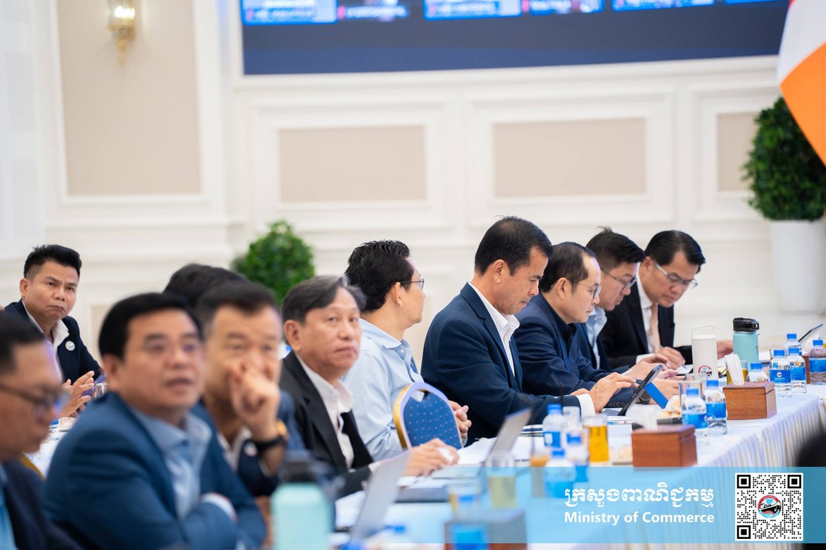 柬埔寨商务部召开每周例会,由常务国务秘书肯·西坦主持