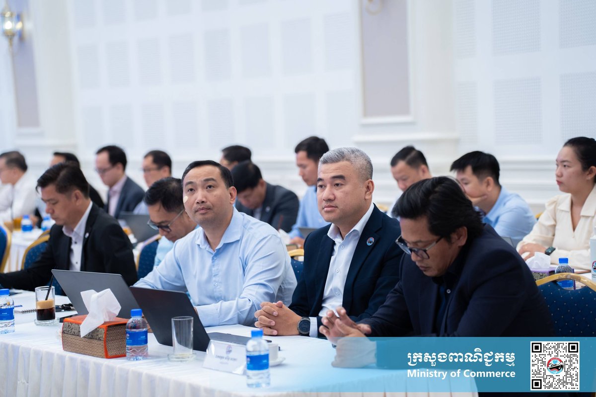 柬埔寨商务部召开每周例会,由常务国务秘书肯·西坦主持