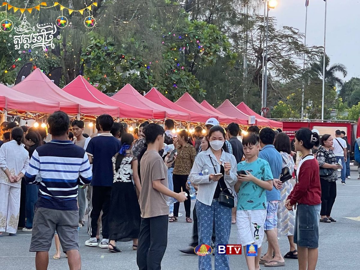 民众欢聚旧波成东机场庆祝柬埔寨新年