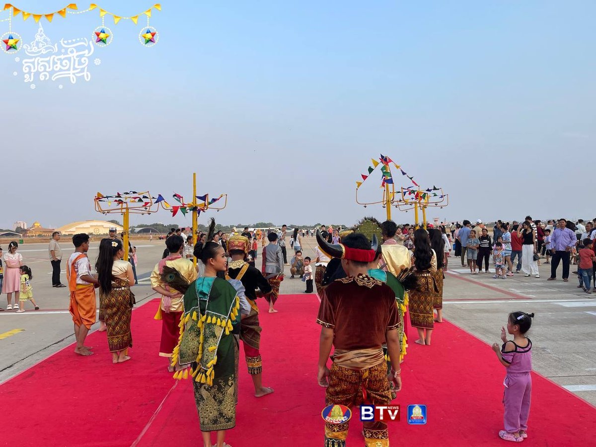 民众欢聚旧波成东机场庆祝柬埔寨新年