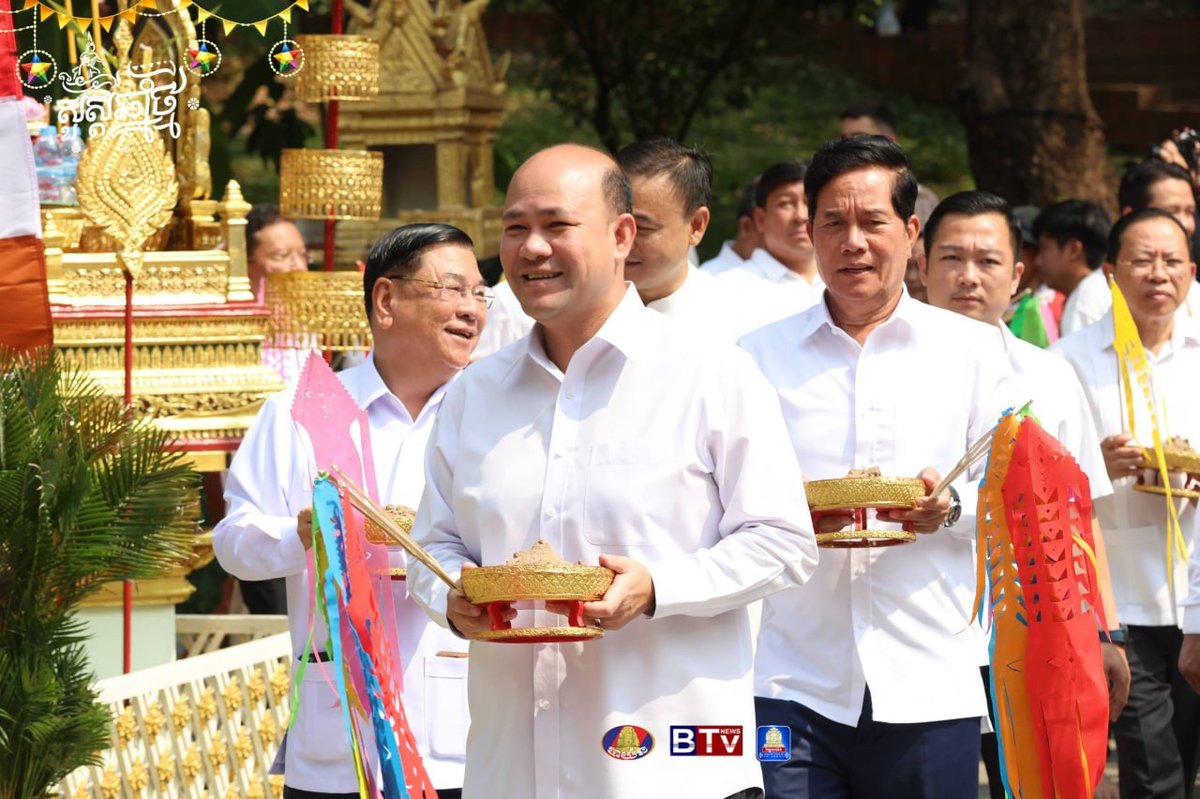 副首相洪玛尼出席柬埔寨新年第二天供僧及堆沙塔仪式
