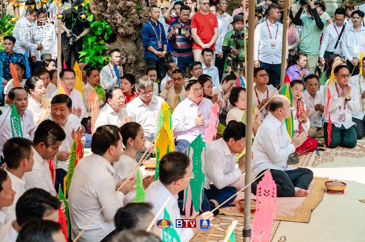 柬埔寨新年传统习俗:堆沙塔仪式