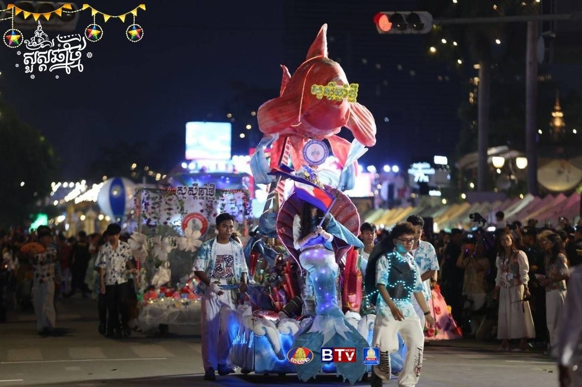 柬埔寨举行“诺哥宋干”新年庆祝游行活动