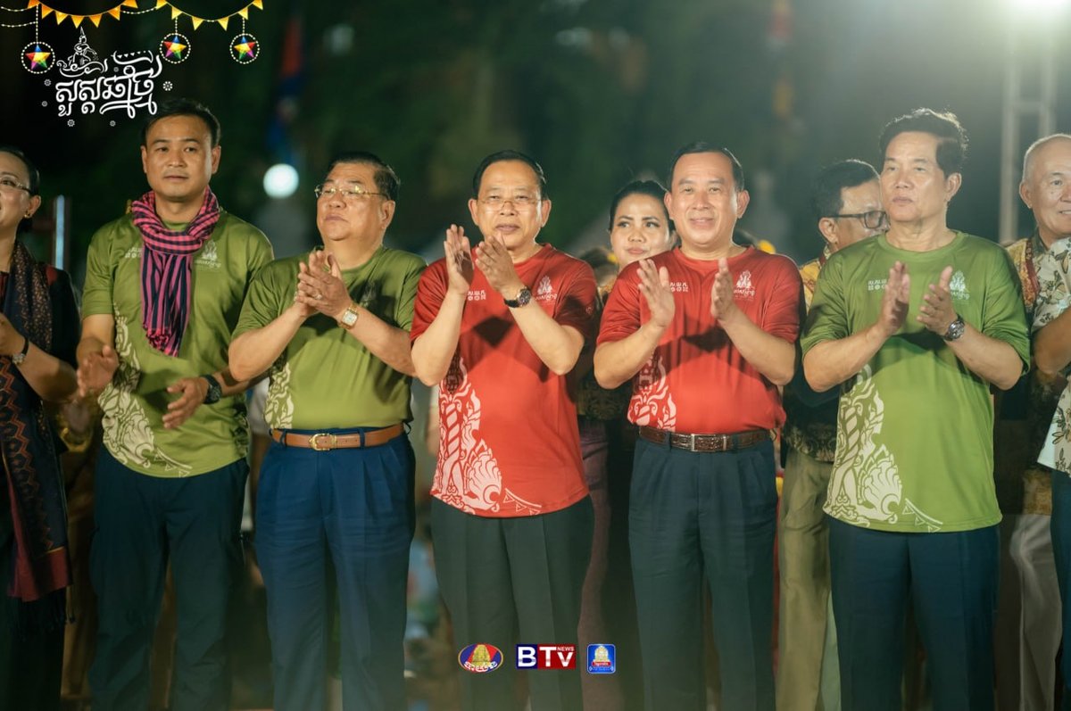 柬埔寨新年第二天:四臂湾步行街举行“诺哥宋干节”游行活动