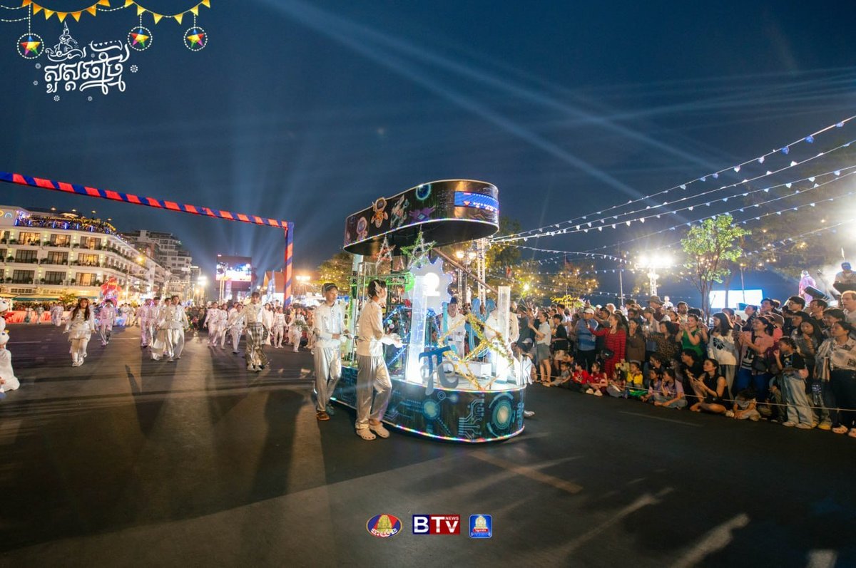 柬埔寨新年第二天:四臂湾步行街举行“诺哥宋干节”游行活动