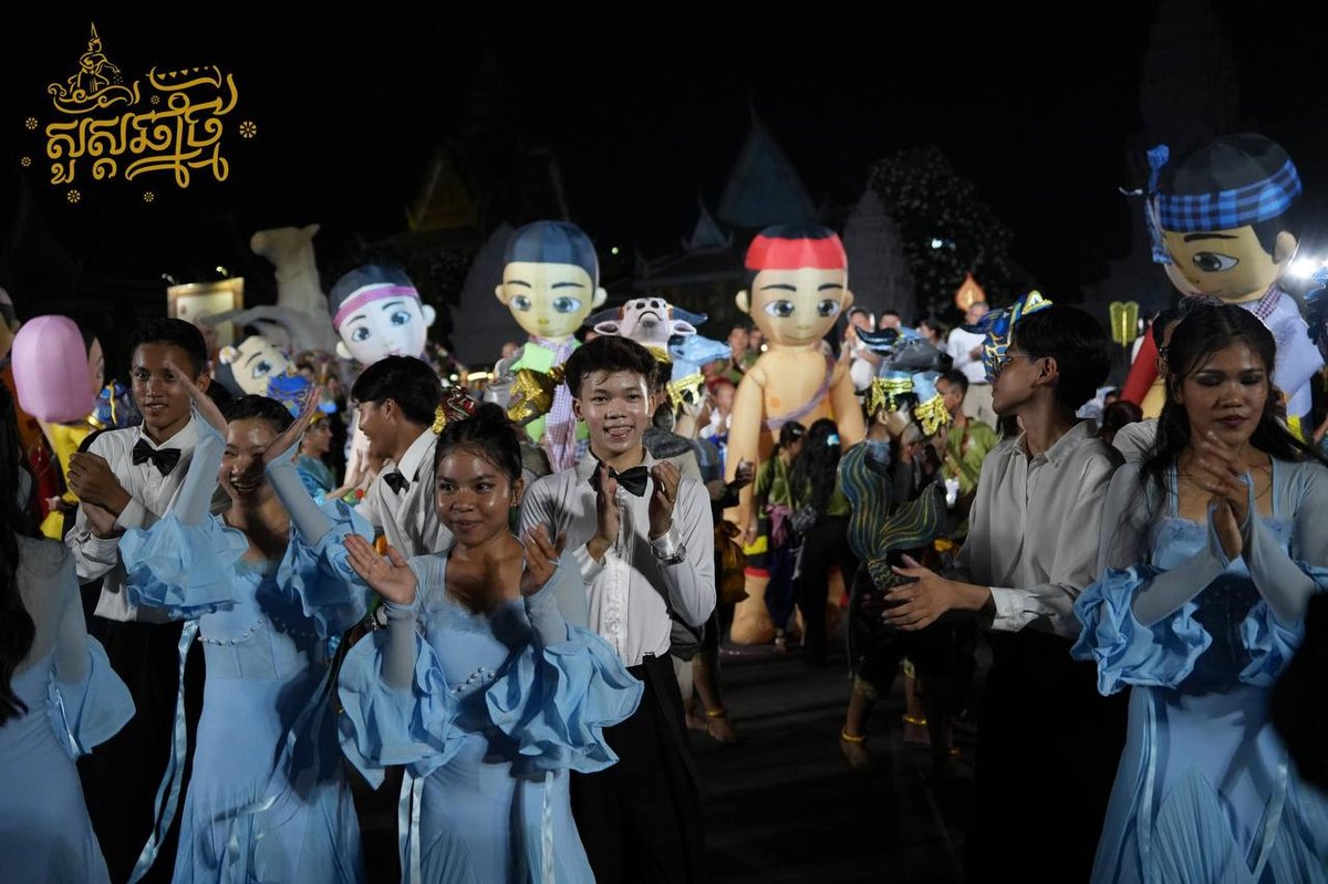 柬埔寨新年“诺哥宋干”游行庆典