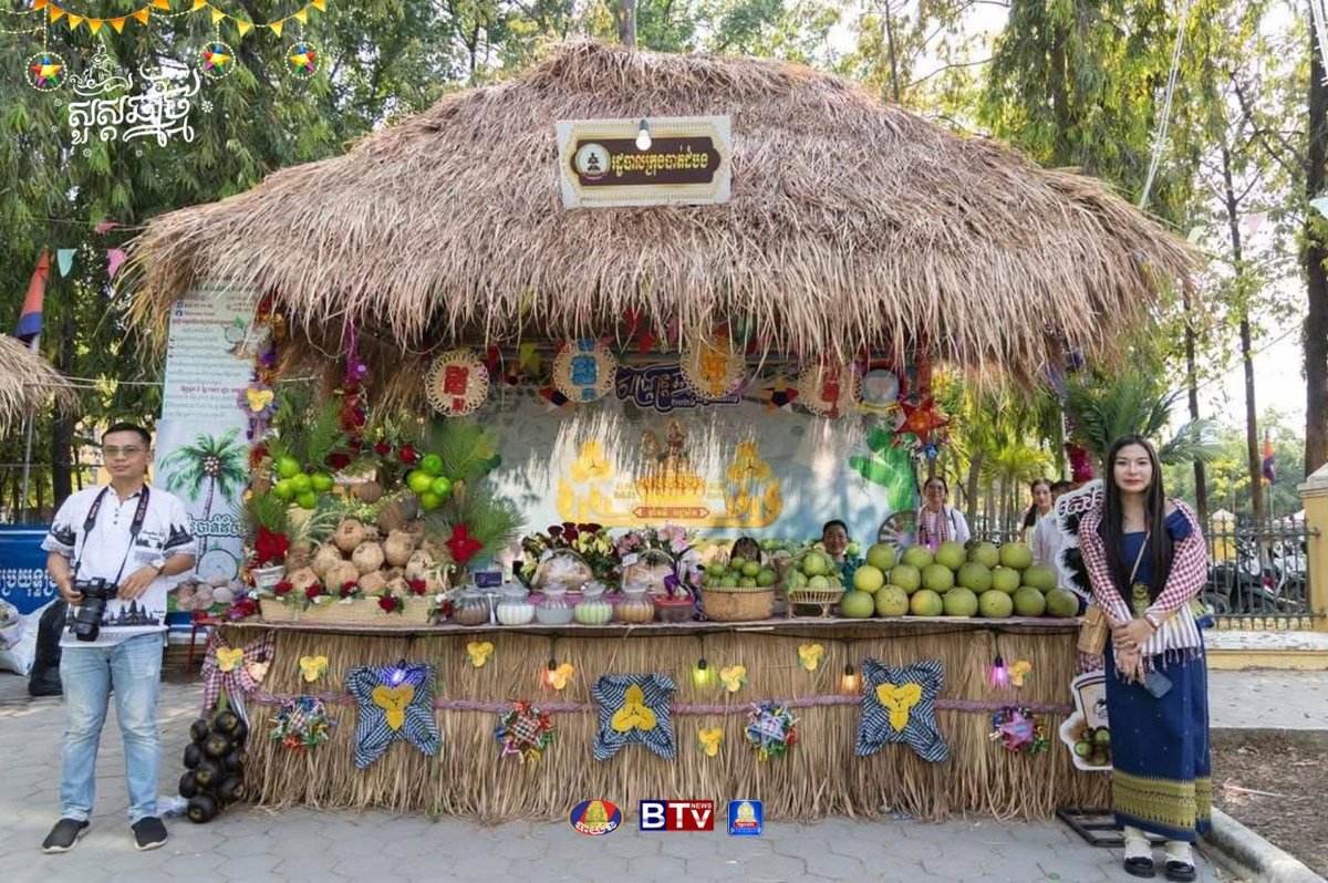 马德望省宋干节传统美食与甜点展示活动