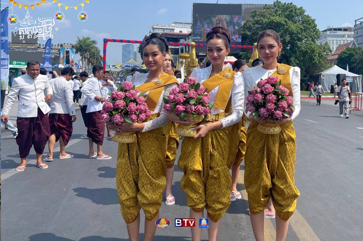 金边塔山准备迎接佛像巡游仪式