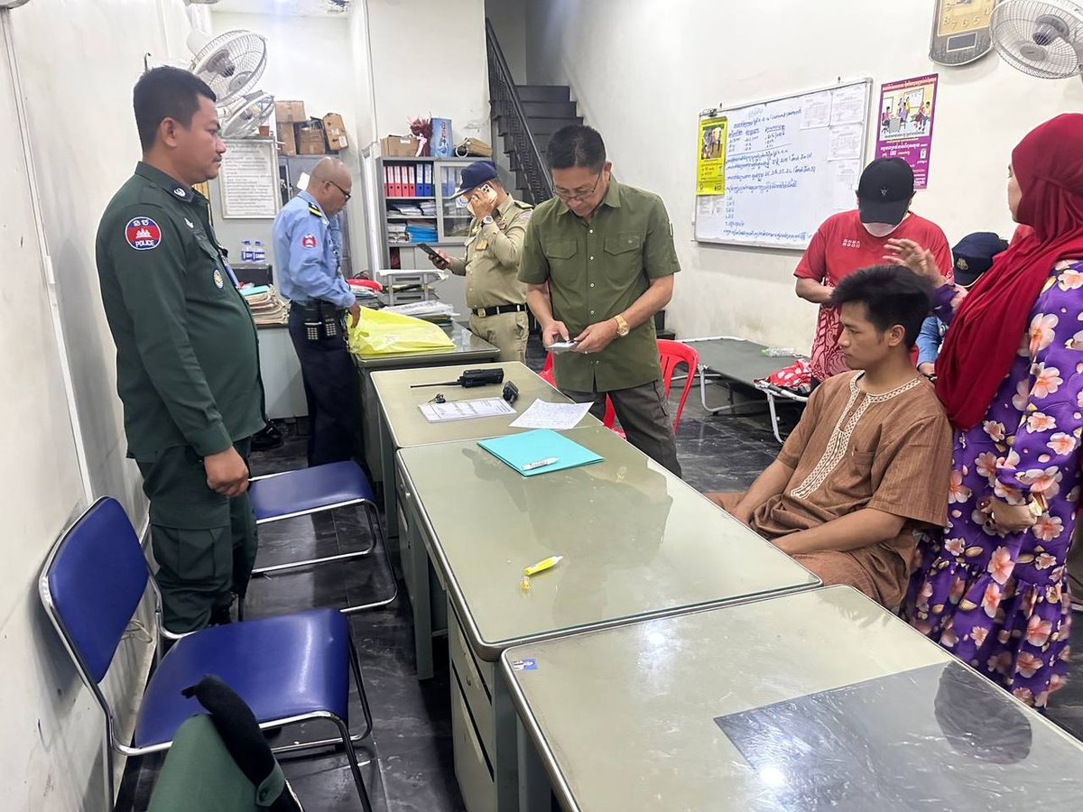 警方澄清:遭民众围堵砸毁车辆并非肇事逃逸案