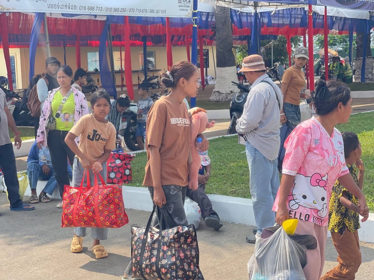 民众利用政府免费公交返城