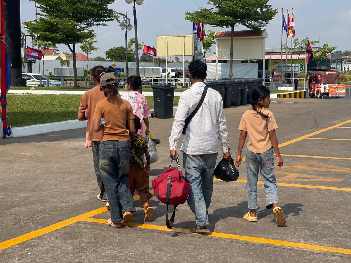 民众利用政府免费公交返城