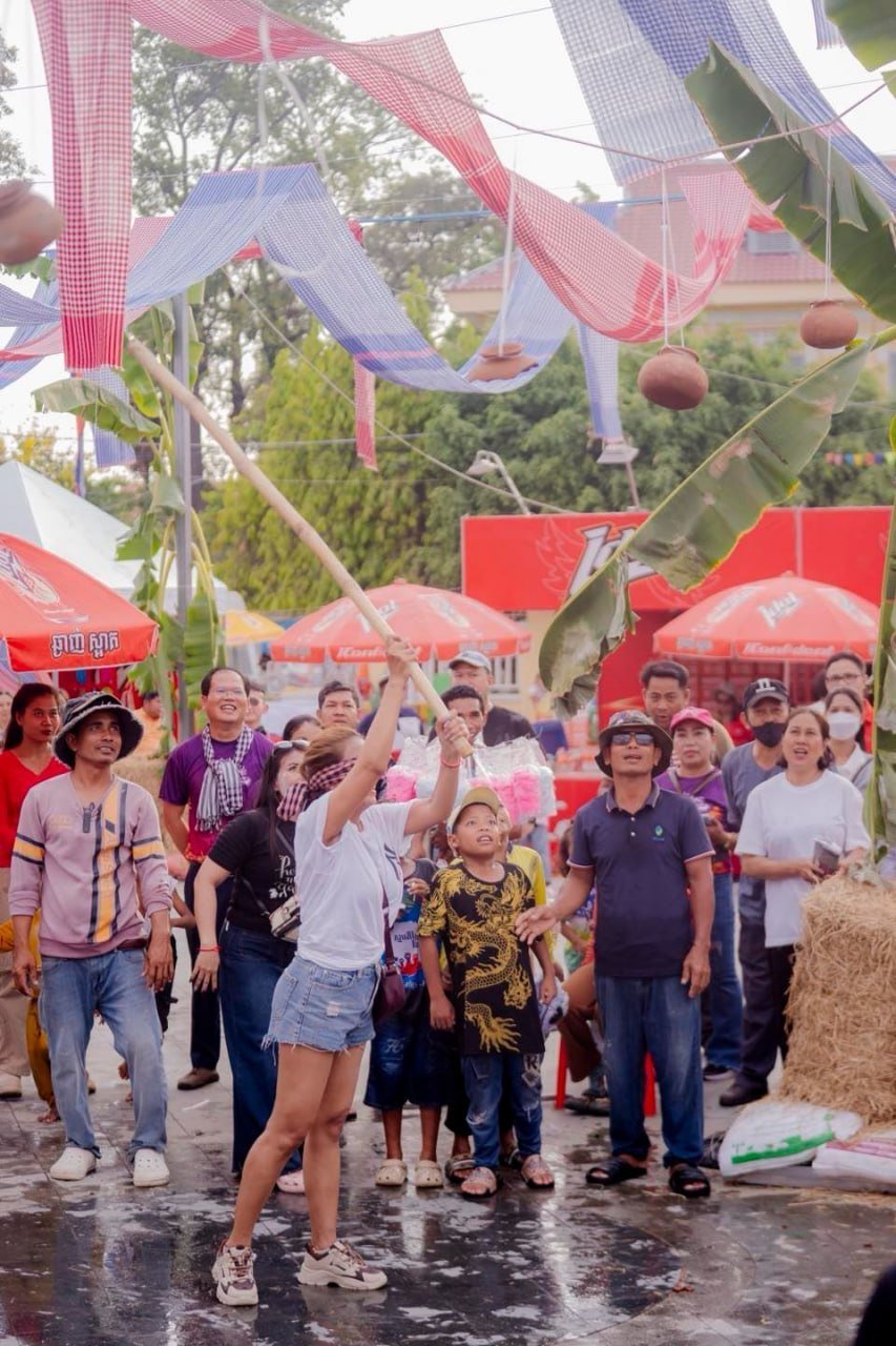 马德望省新年庆祝活动圆满结束,吸引近百万游客