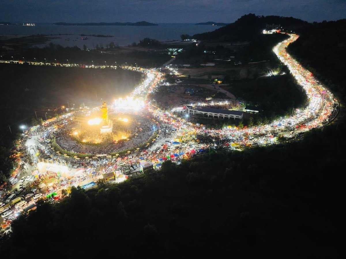 西哈努克省举行隆重的浴佛仪式庆祝新年结束