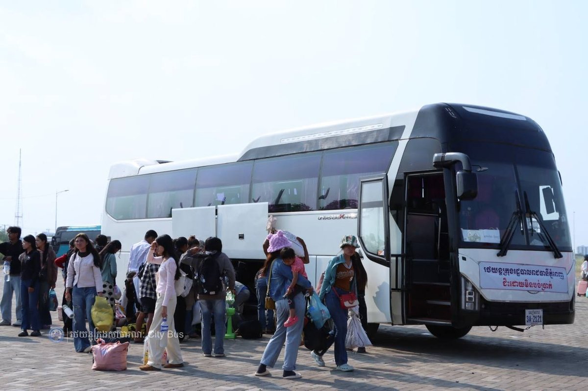 超十万民众免费乘巴士返乡过节