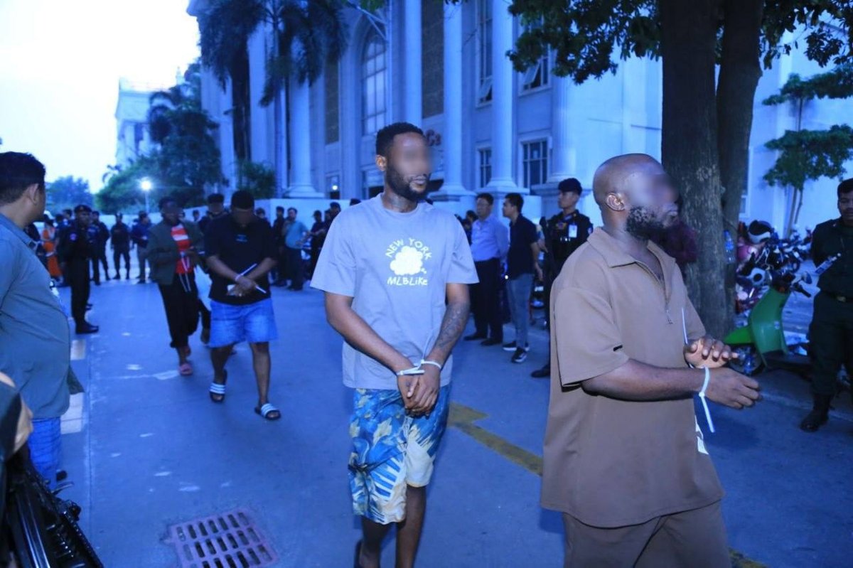 金边统一指挥部突击打击棉芷区在线诈骗及毒品窝点,拘留55名外国人