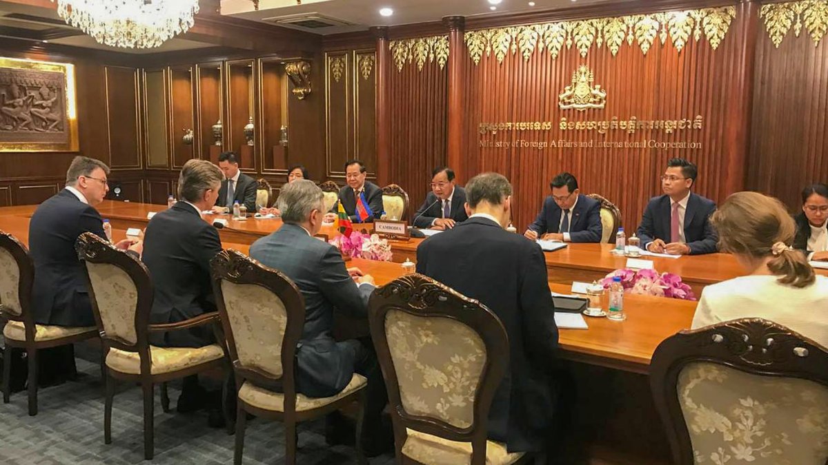 柬埔寨外交大臣与立陶宛外交大臣举行工作会谈