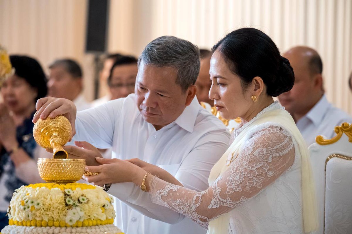 洪玛奈首相出席僧王102岁寿辰庆典