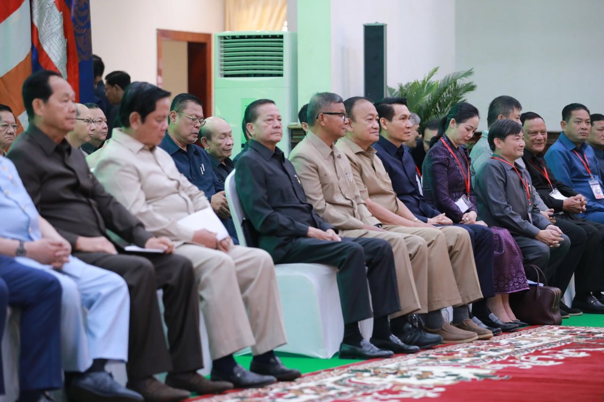 洪森在磅湛省主持工作会议