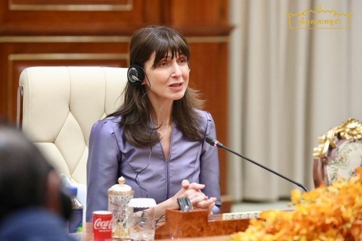 洪森会见联合国新任驻柬协调员 探讨多领域合作