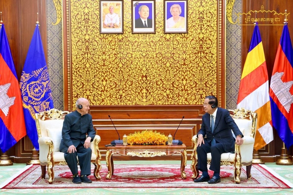 洪森会见越南国防部长 双方就加强两国国防合作交换意见