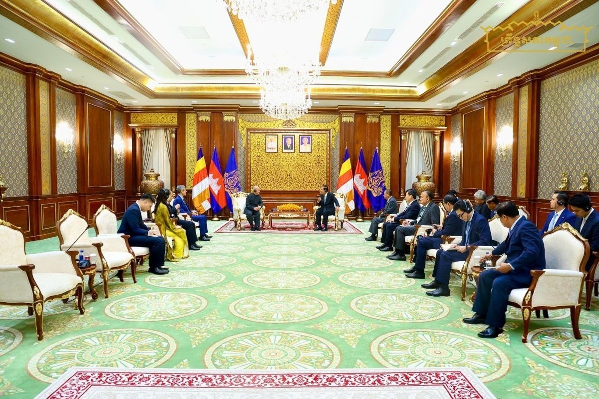 洪森会见越南国防部长 双方就加强两国国防合作交换意见
