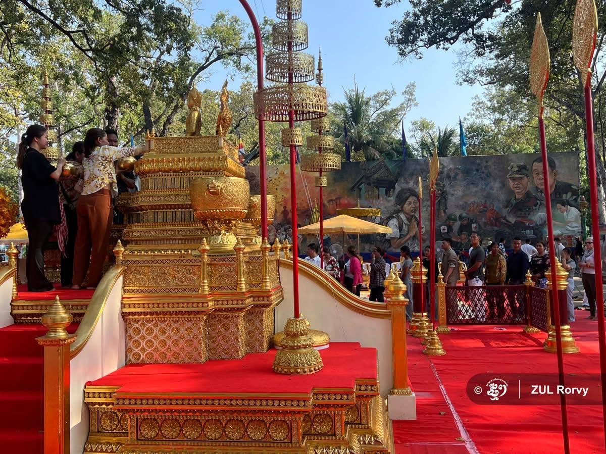 浴佛仪式标志新年最后一天:宽恕与祝福的象征