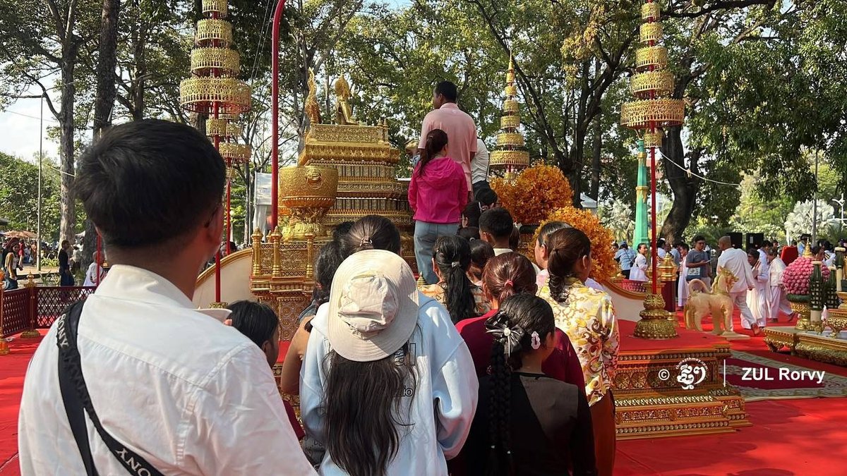 浴佛仪式标志新年最后一天:宽恕与祝福的象征