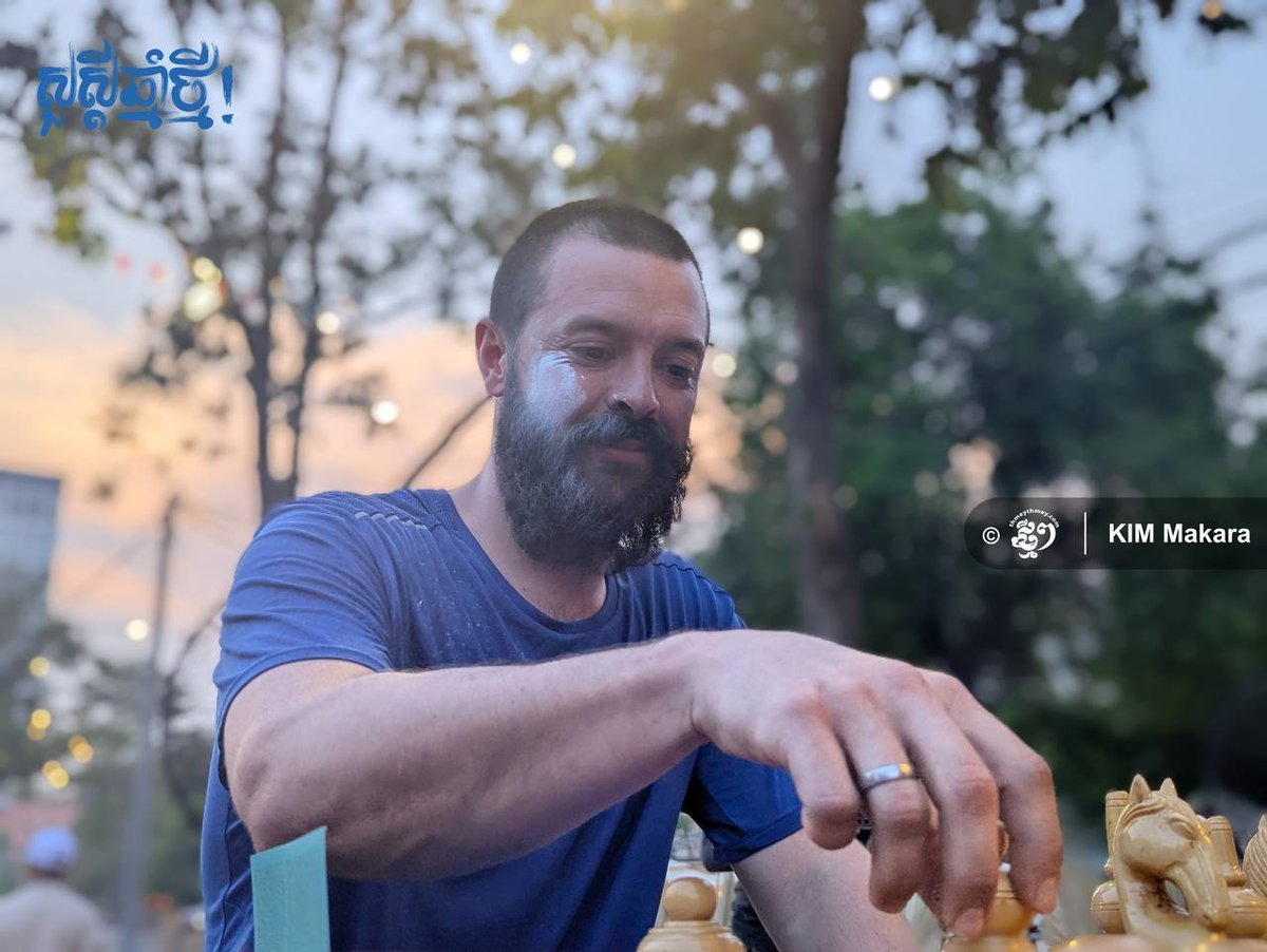 金边举办高棉象棋比赛吸引外国游客
