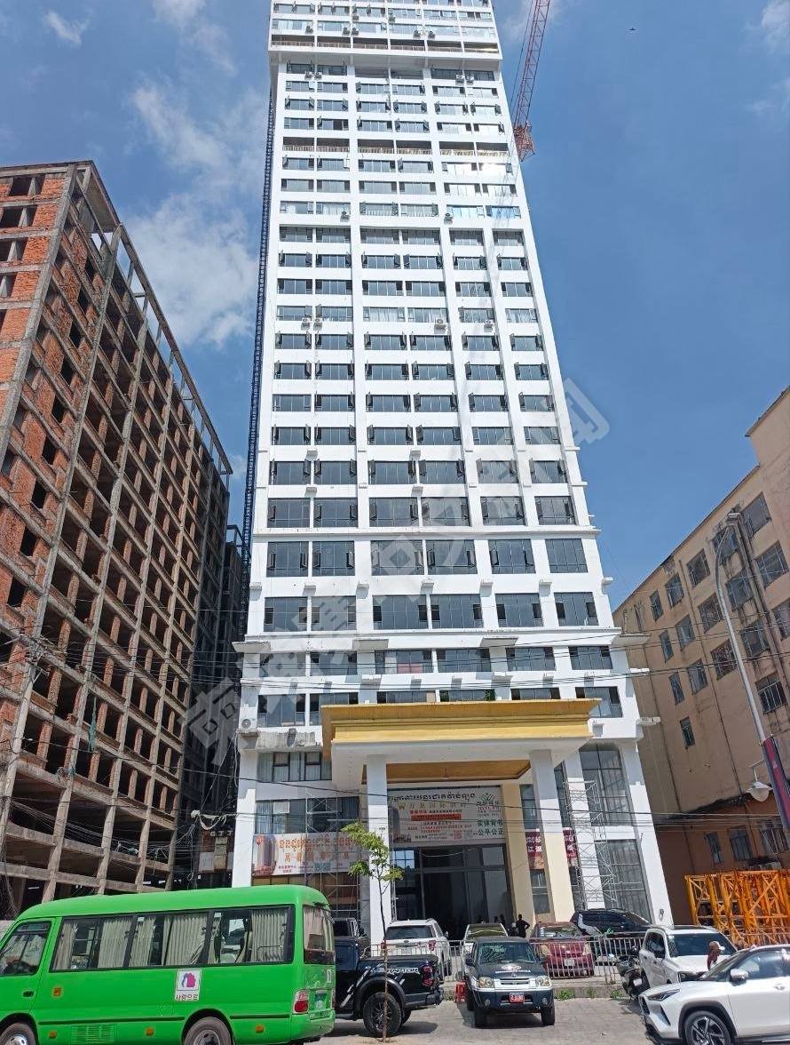西哈努克市万龙国际酒店查获近30名涉嫌网络诈骗的外籍人员