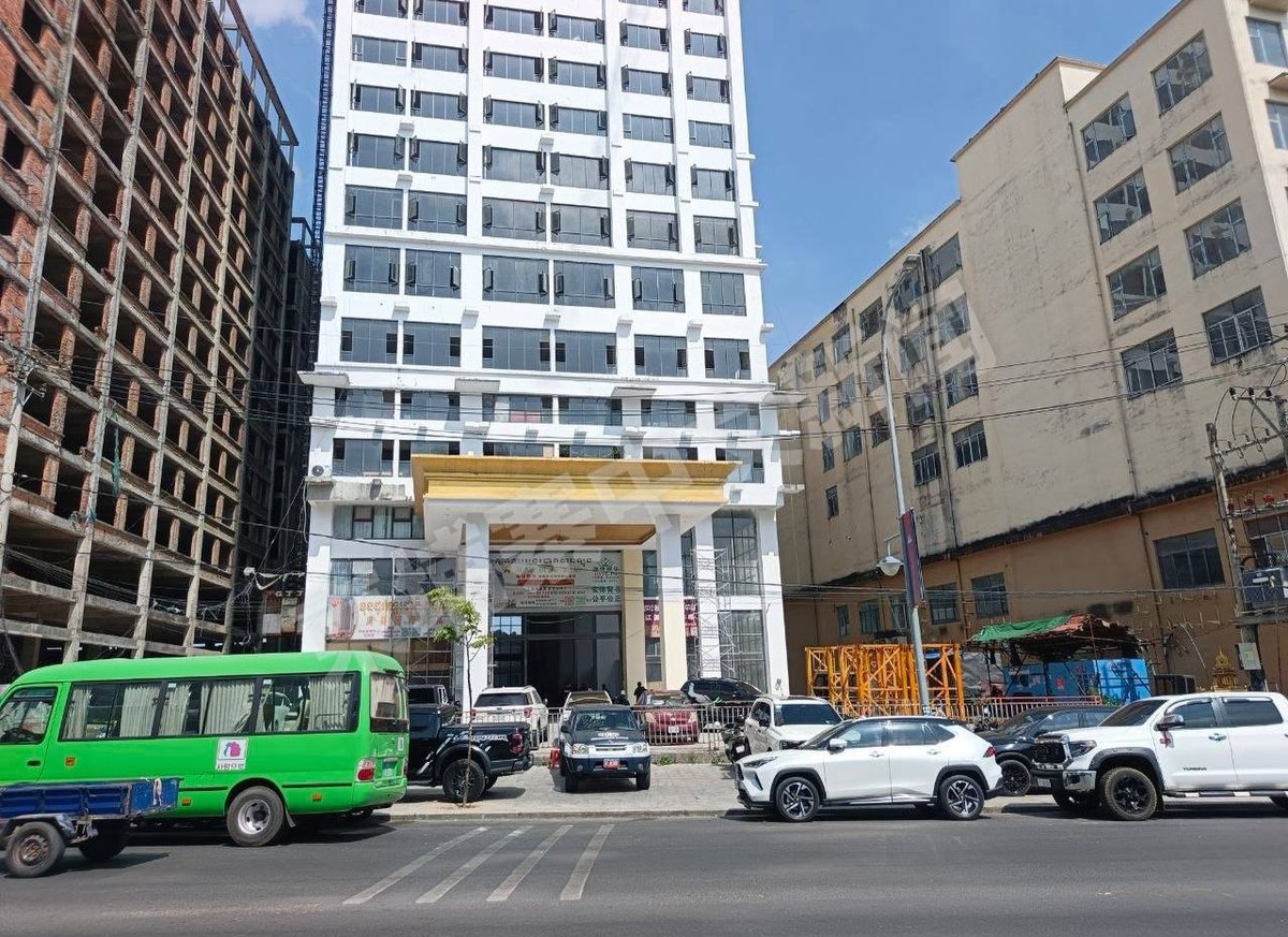 西哈努克市万龙国际酒店查获近30名涉嫌网络诈骗的外籍人员