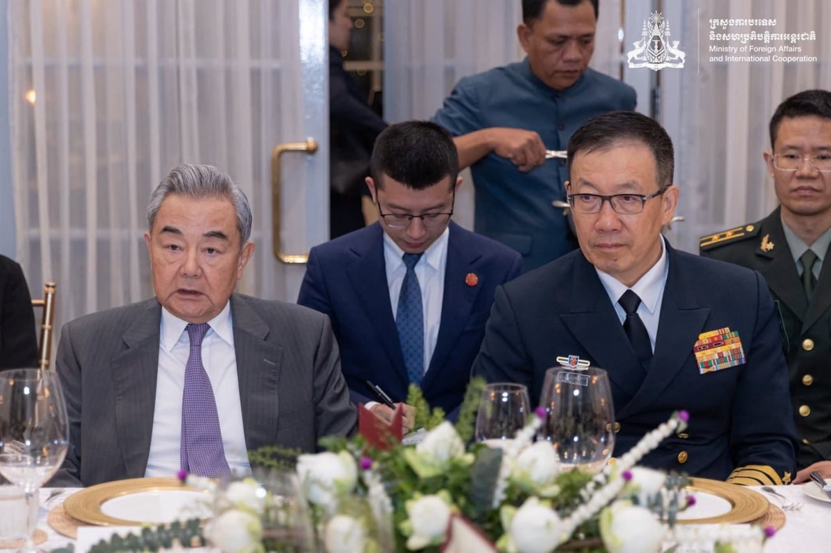 巴速坤与狄西哈设宴款待中国外交部长及国防部长