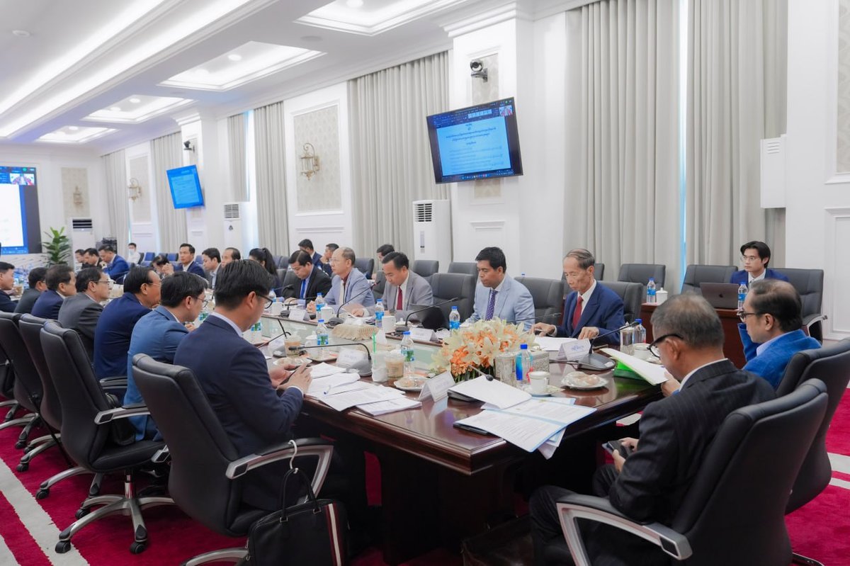 柬埔寨副总理翁赛维索主持国家教授职称委员会第二次会议