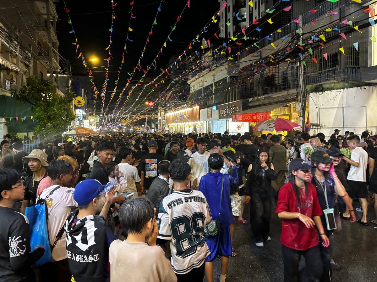 金边提前开启柬新年庆祝活动