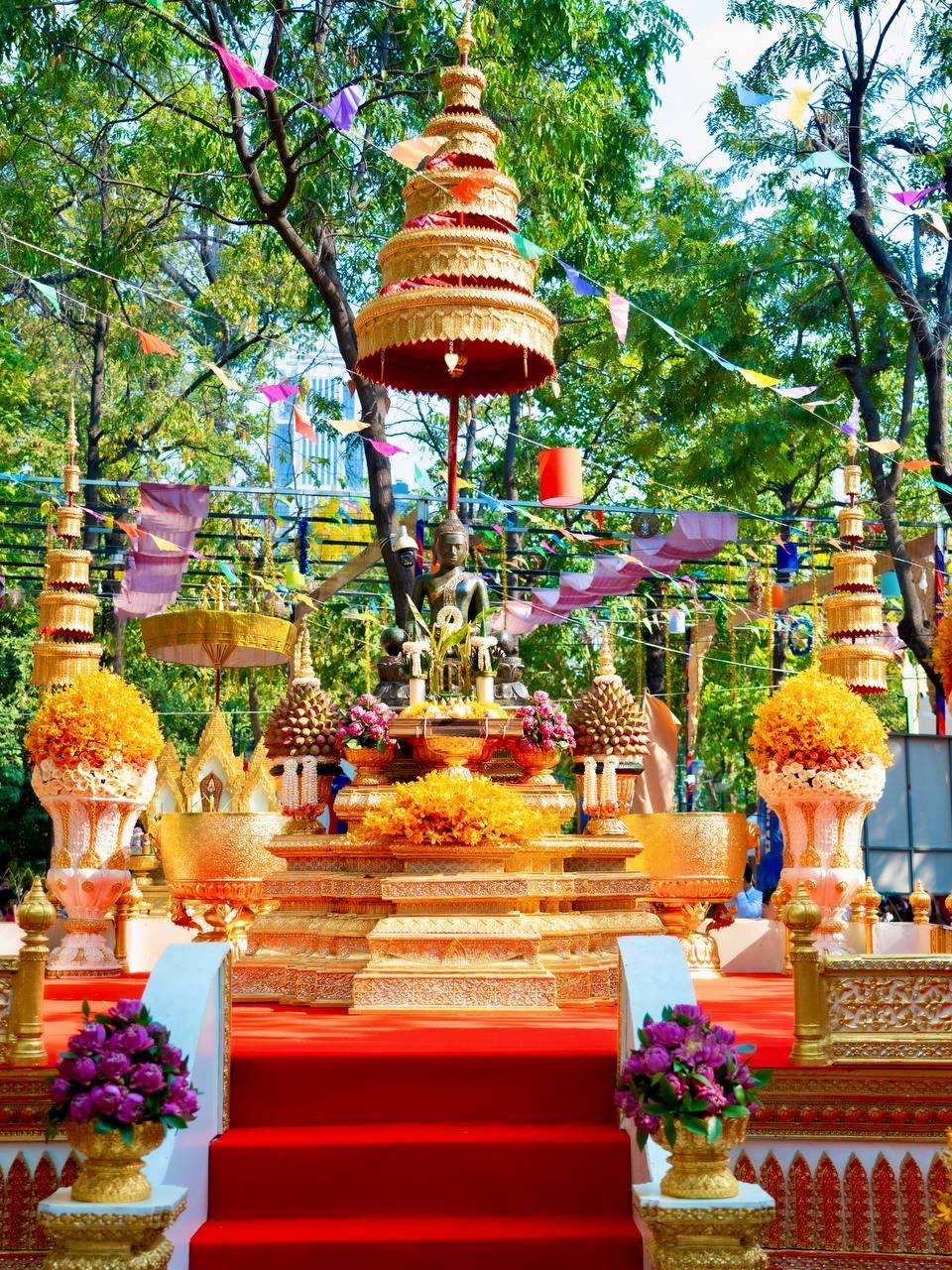 柬埔寨旅游部长出席诺哥宋干节浴佛仪式
